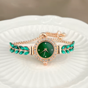 ساعة نسائية مستديرة على شكل أوراق شجر مرصعة بالألماس